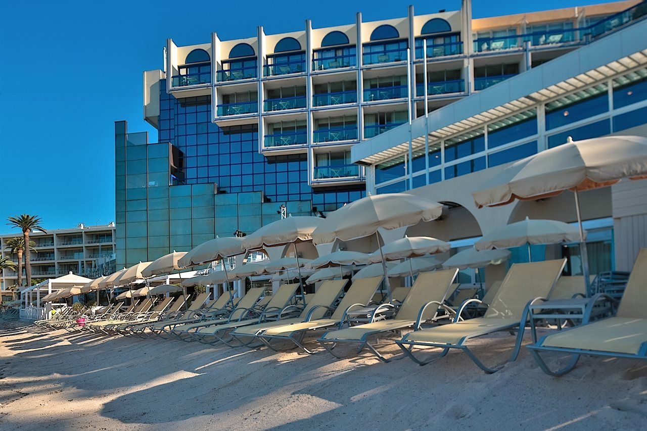 Garden Beach Hotel Жуан-ле-Пен Экстерьер фото